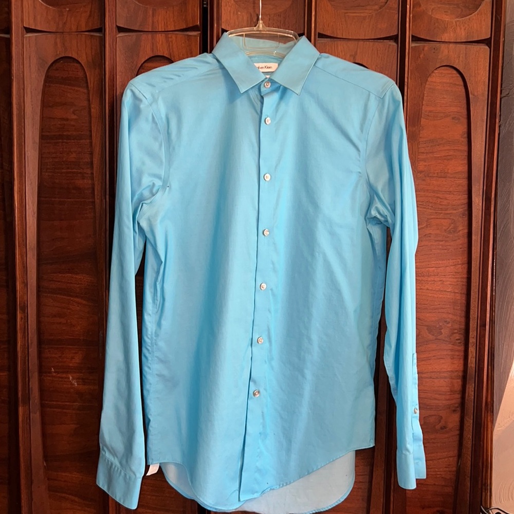 Calvin Klein slim fit men’s size 15. Arms 34/35